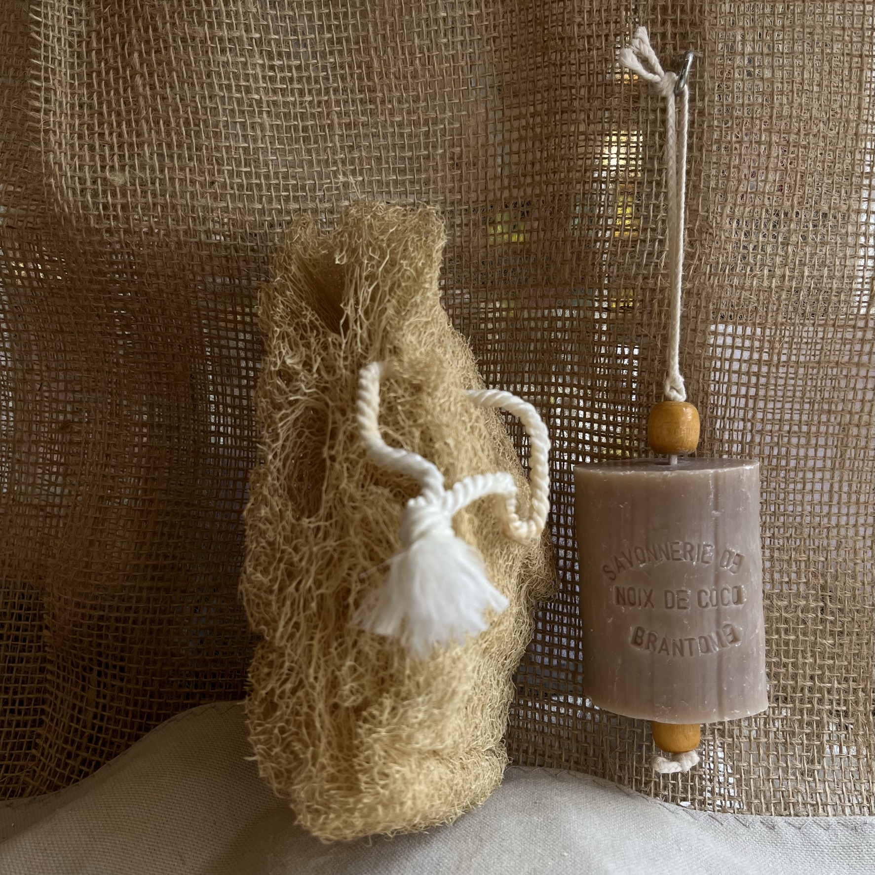 Savon traditionnel - Noix de coco – Image 2